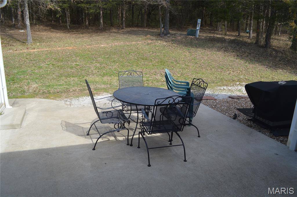 222 Scanland Farm Road, Montgomery City, MO 63361