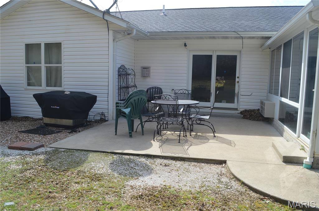 222 Scanland Farm Road, Montgomery City, MO 63361