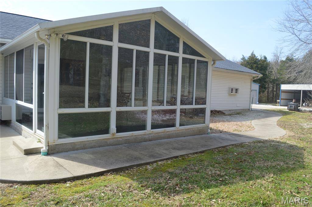 222 Scanland Farm Road, Montgomery City, MO 63361
