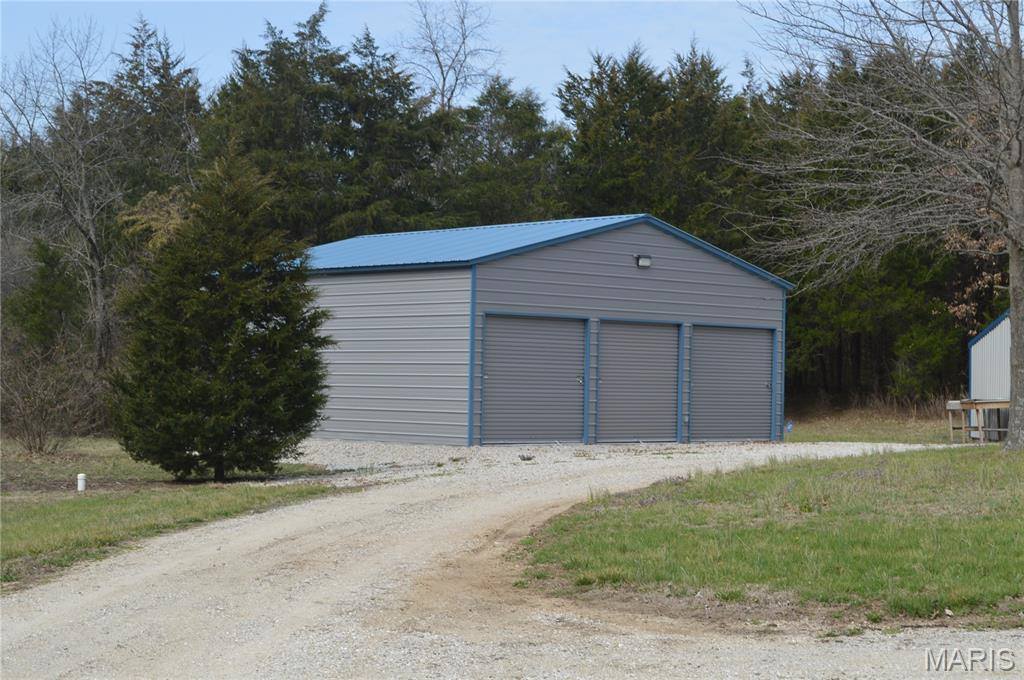222 Scanland Farm Road, Montgomery City, MO 63361