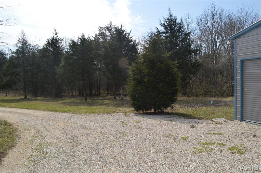 222 Scanland Farm Road, Montgomery City, MO 63361