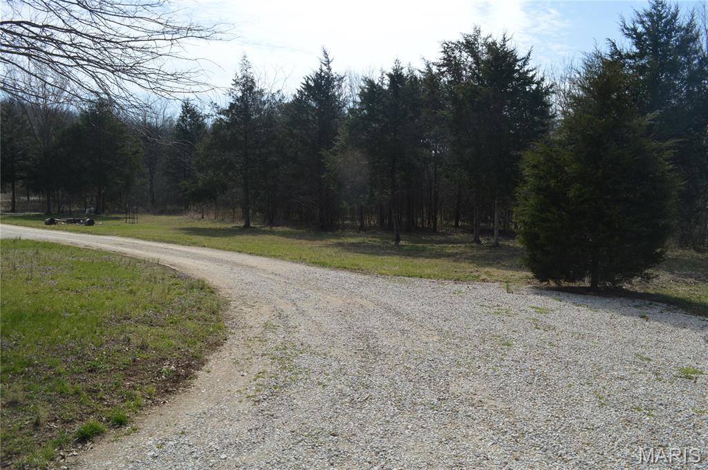 222 Scanland Farm Road, Montgomery City, MO 63361