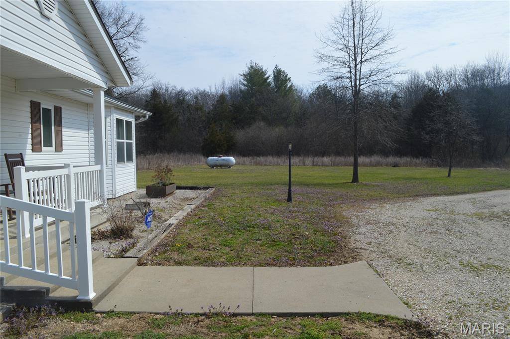222 Scanland Farm Road, Montgomery City, MO 63361