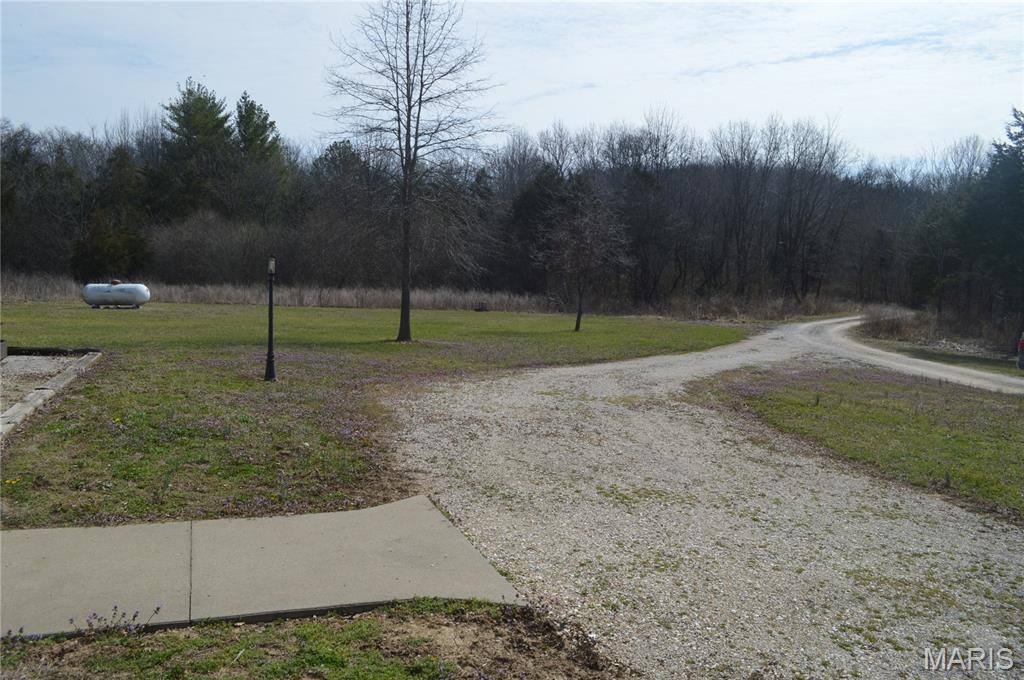 222 Scanland Farm Road, Montgomery City, MO 63361