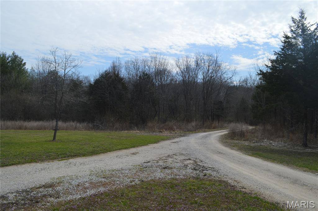 222 Scanland Farm Road, Montgomery City, MO 63361