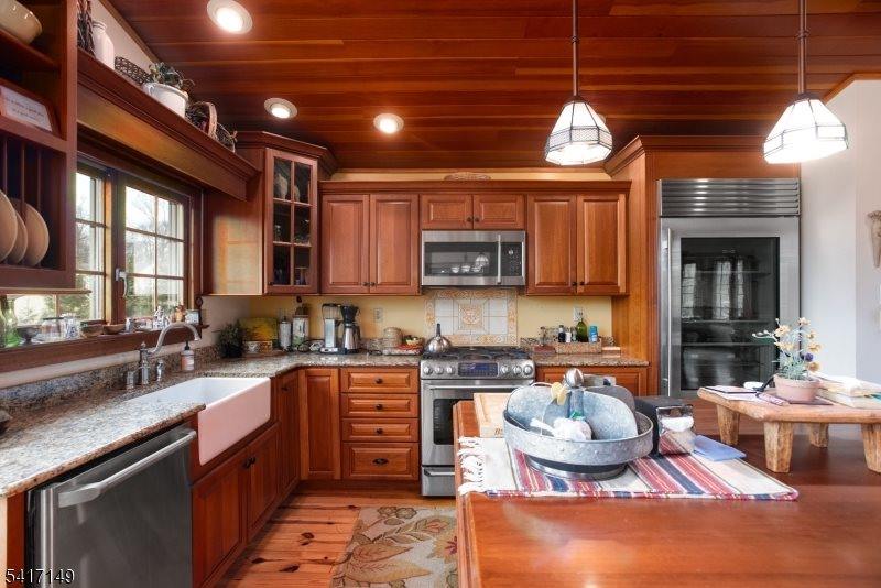 4 Greenbrier Rd, Green Brook Township, NJ 08812