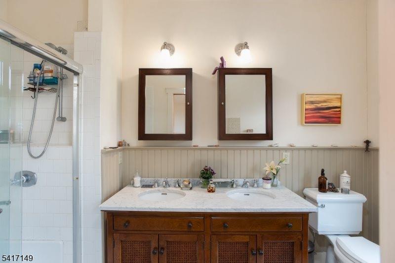 4 Greenbrier Rd, Green Brook Township, NJ 08812