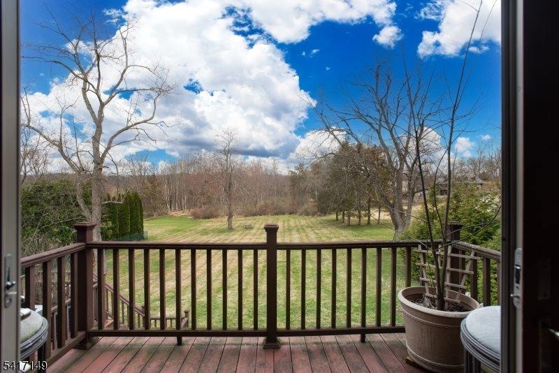 4 Greenbrier Rd, Green Brook Township, NJ 08812