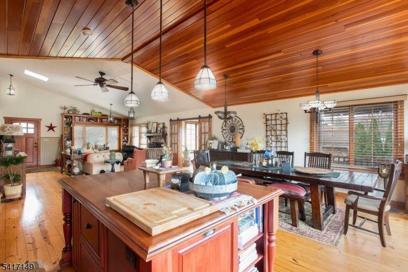 4 Greenbrier Rd, Green Brook Township, NJ 08812