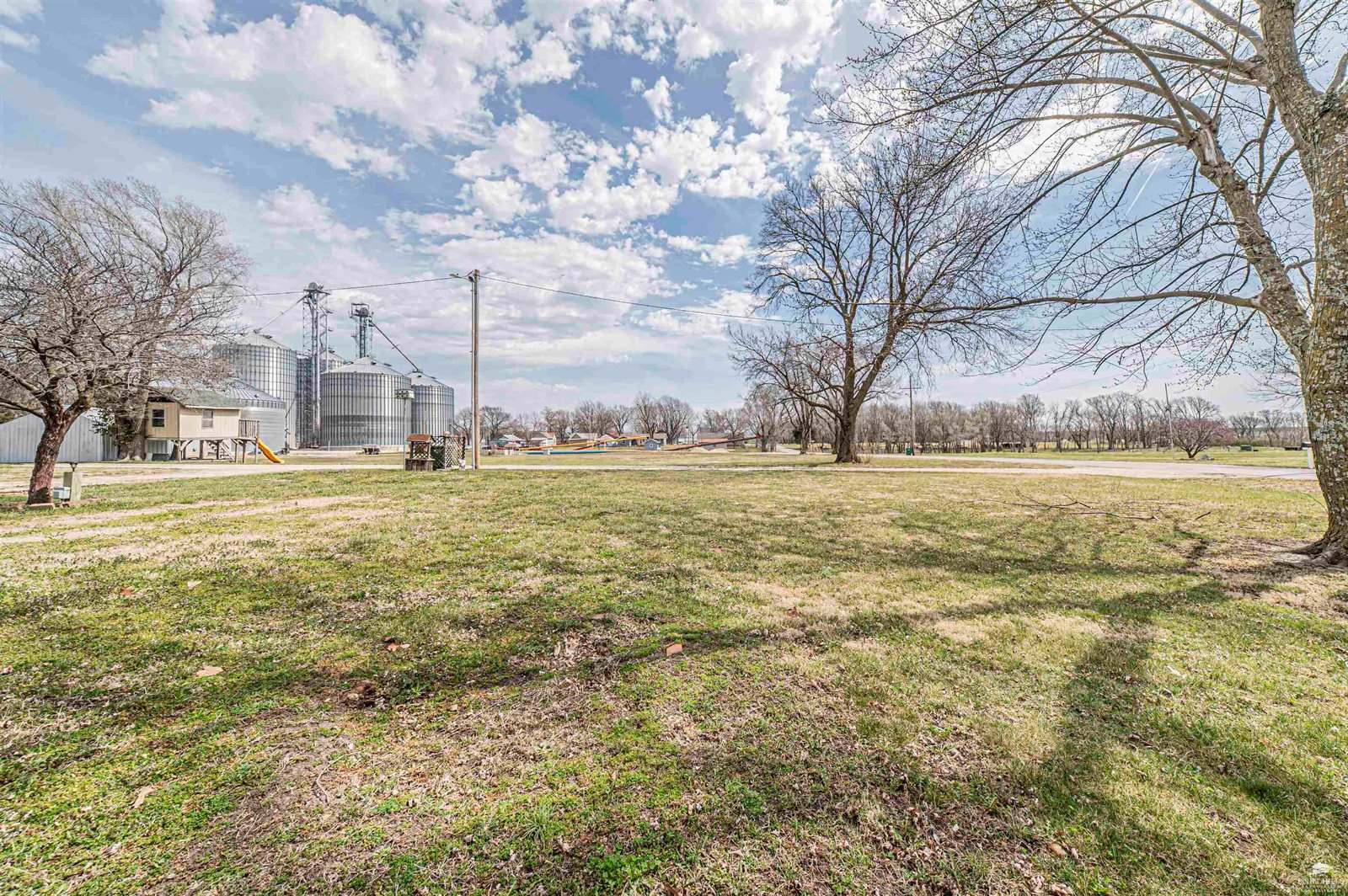210 South Michigan Street, Leonardville, KS 66449
