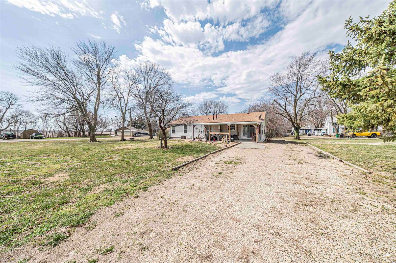 210 South Michigan Street, Leonardville, KS 66449