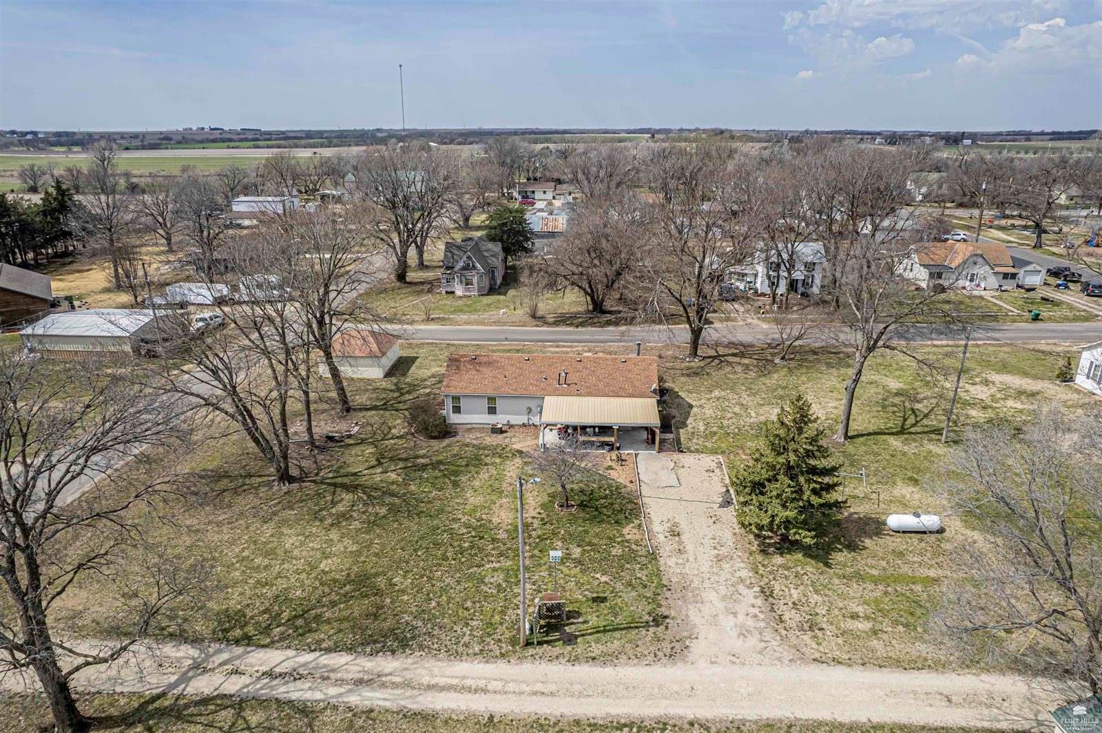 210 South Michigan Street, Leonardville, KS 66449