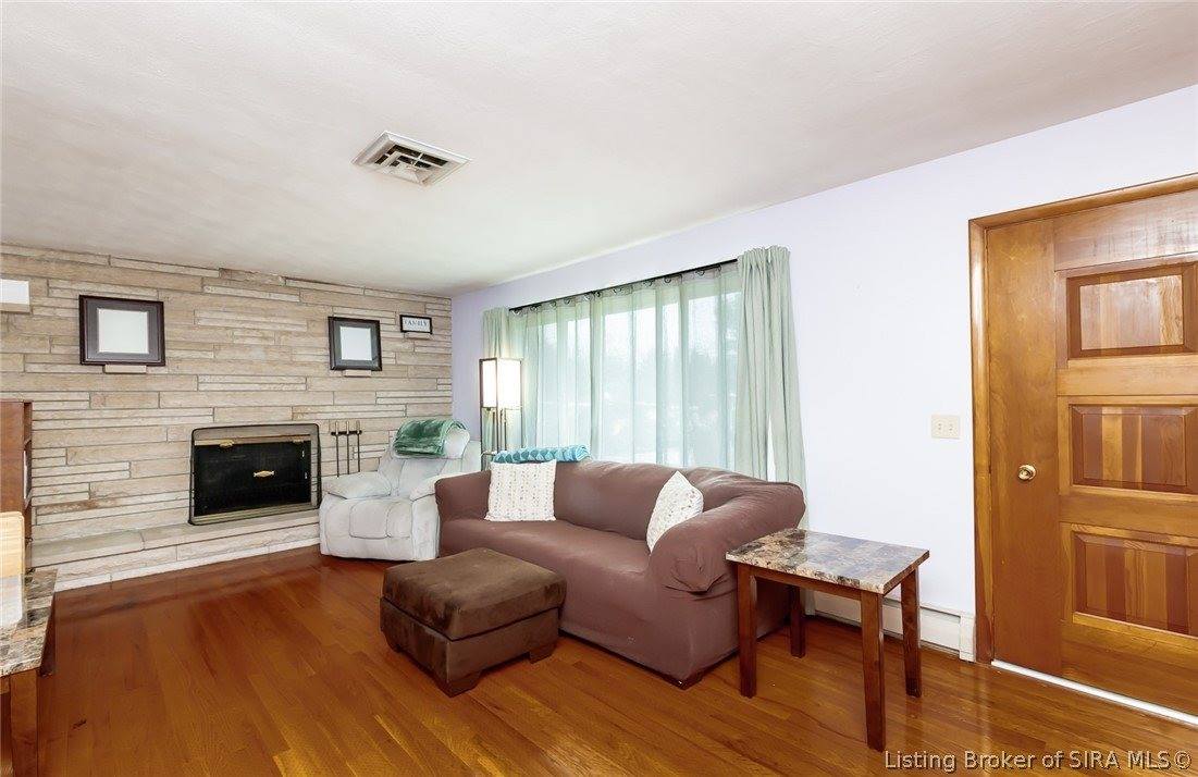 9007 County Road 403, Charlestown, IN 47111