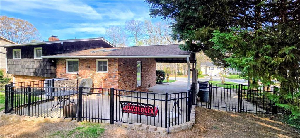 105 Mendenhall Road, Jamestown, NC 27282