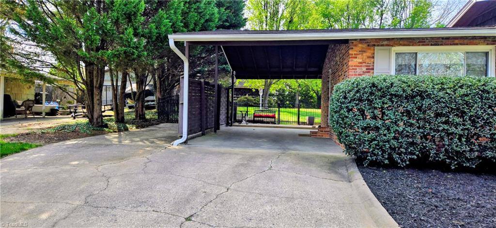 105 Mendenhall Road, Jamestown, NC 27282