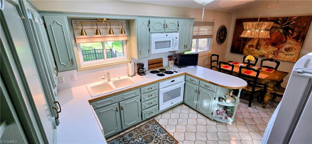 105 Mendenhall Road, Jamestown, NC 27282