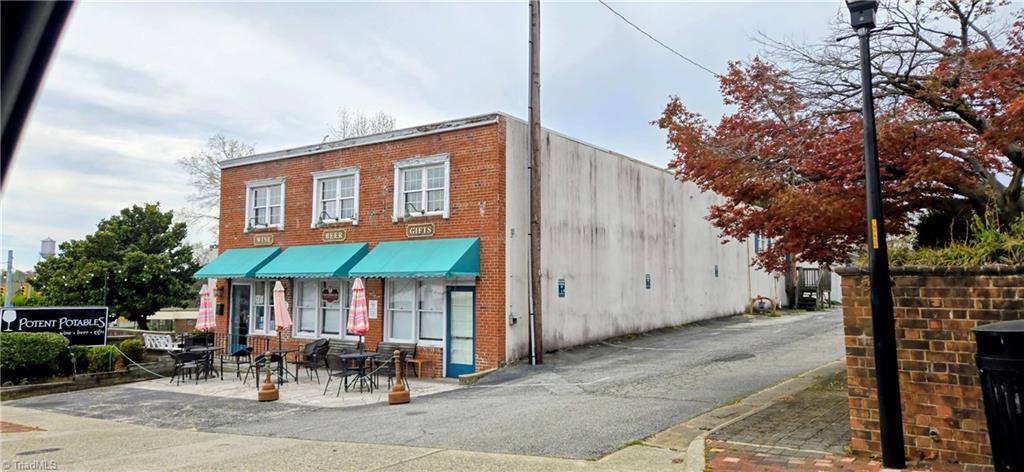 105 Mendenhall Road, Jamestown, NC 27282