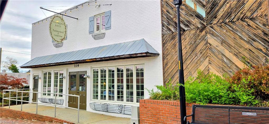105 Mendenhall Road, Jamestown, NC 27282