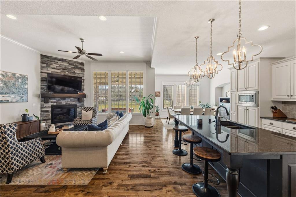 7026 Belmont Drive, Shawnee, KS 66226