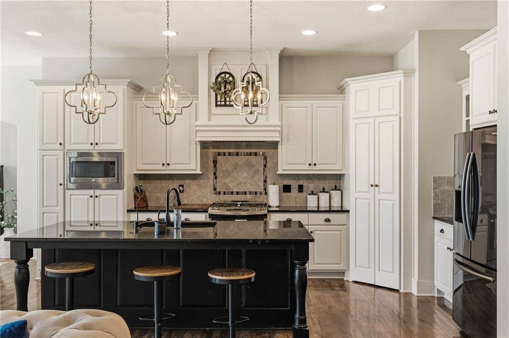 7026 Belmont Drive, Shawnee, KS 66226