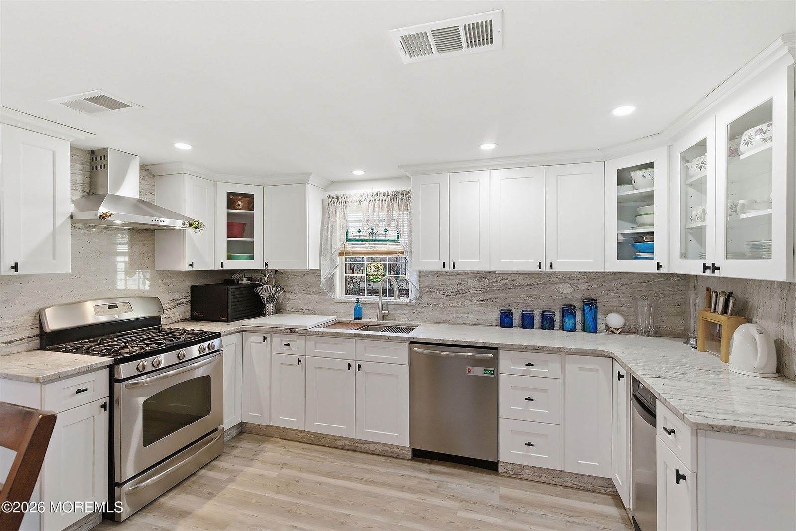 7 Marl Road, Farmingdale, NJ 07727