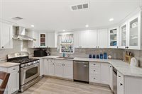 7 Marl Road, Farmingdale, NJ 07727