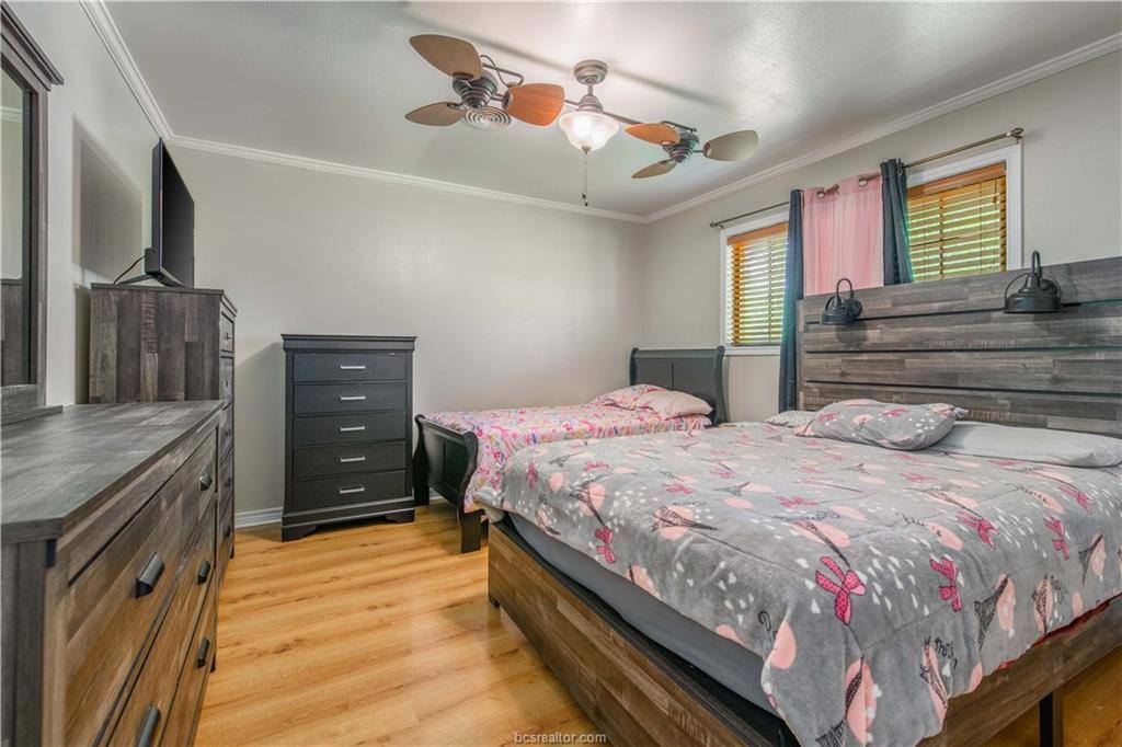 1905 Carter Creek Parkway, Bryan, TX 77802