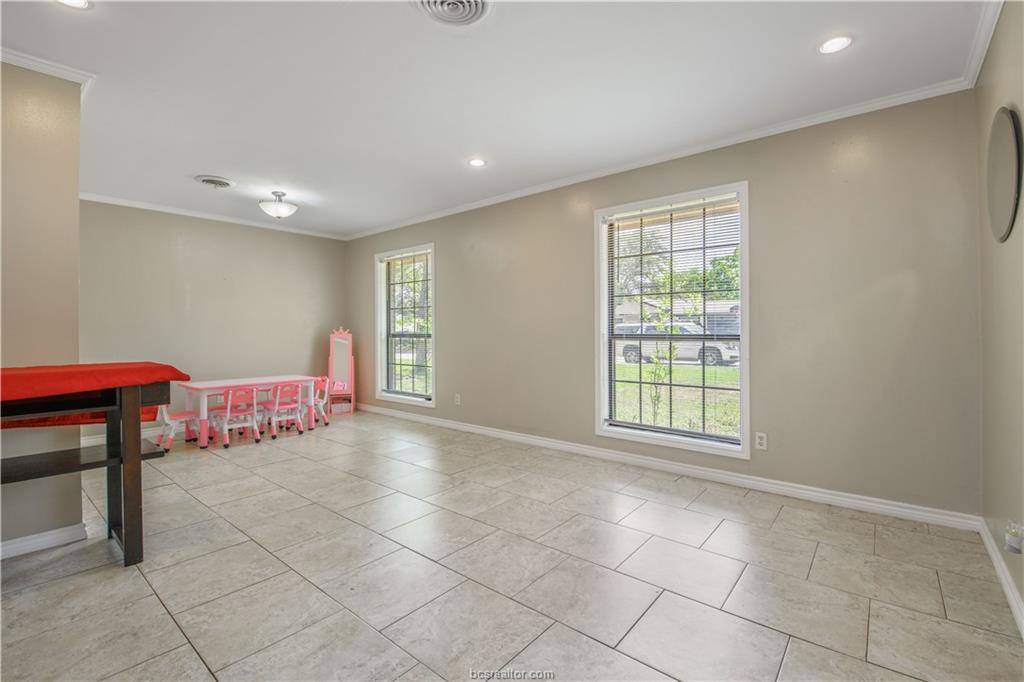 1905 Carter Creek Parkway, Bryan, TX 77802