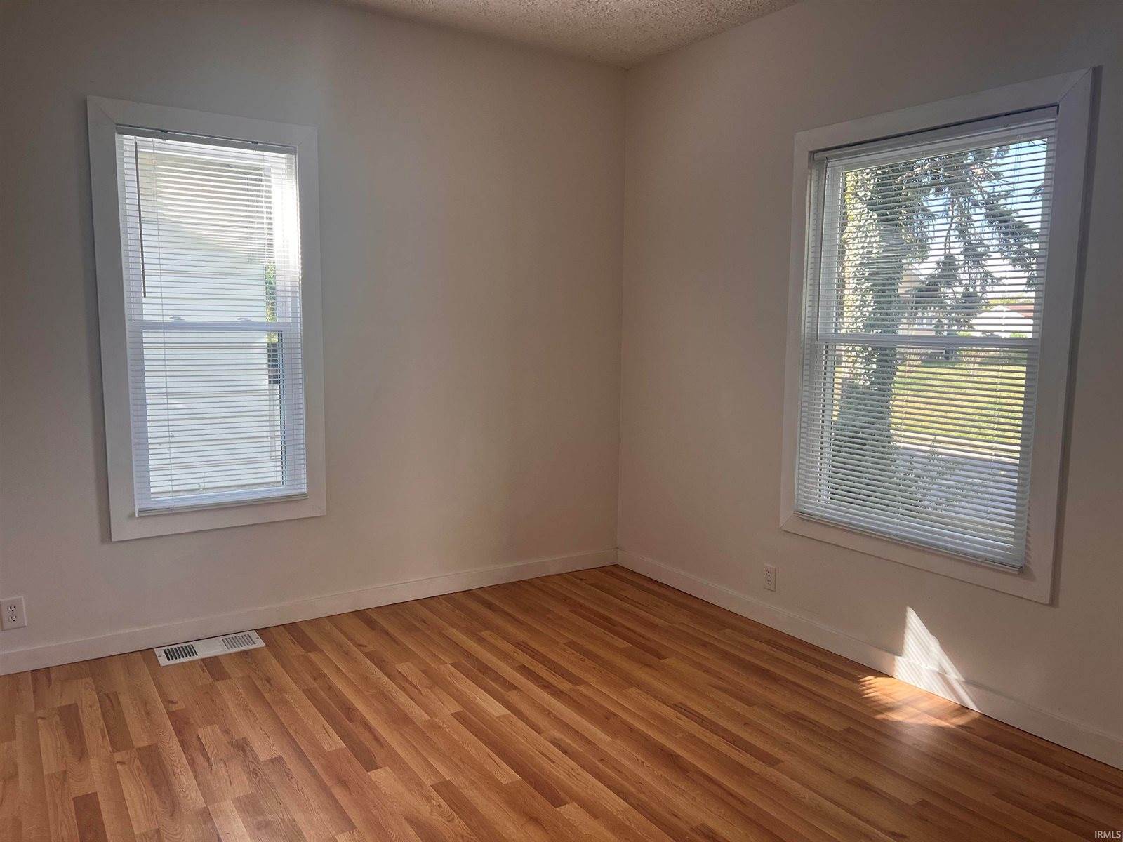 2004 S Walnut Street, Muncie, IN 47302