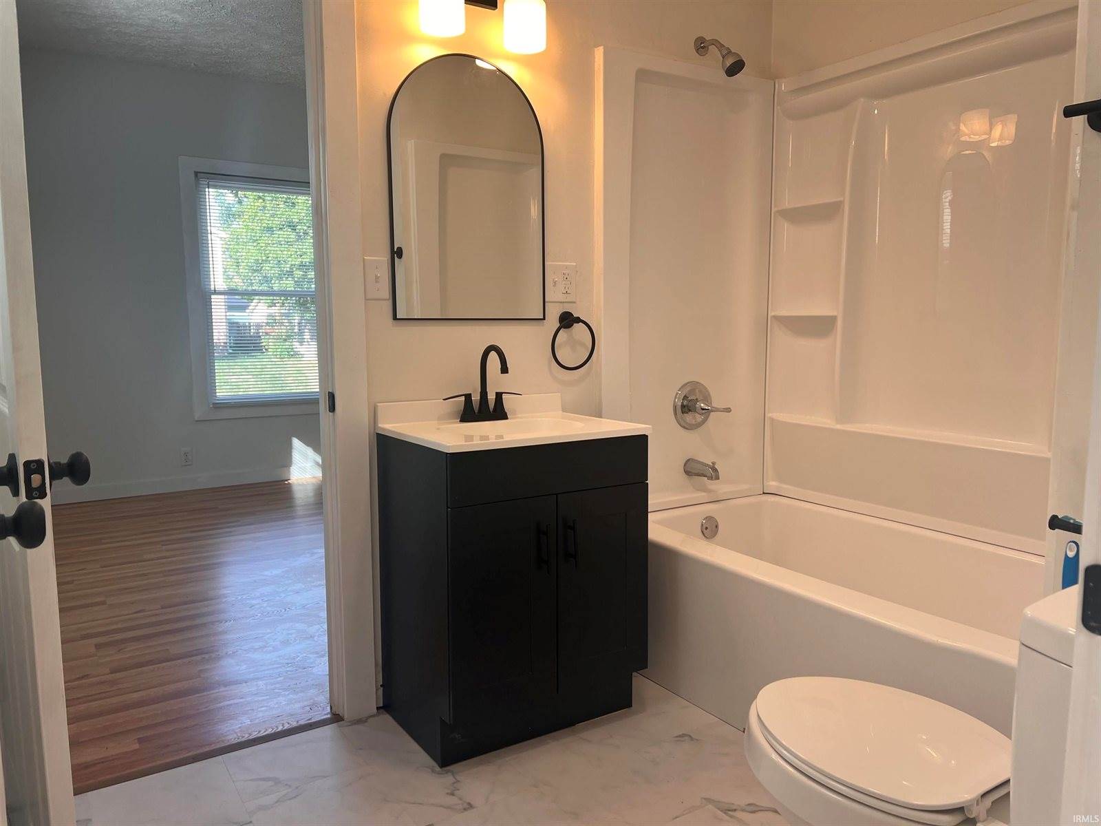 2004 S Walnut Street, Muncie, IN 47302