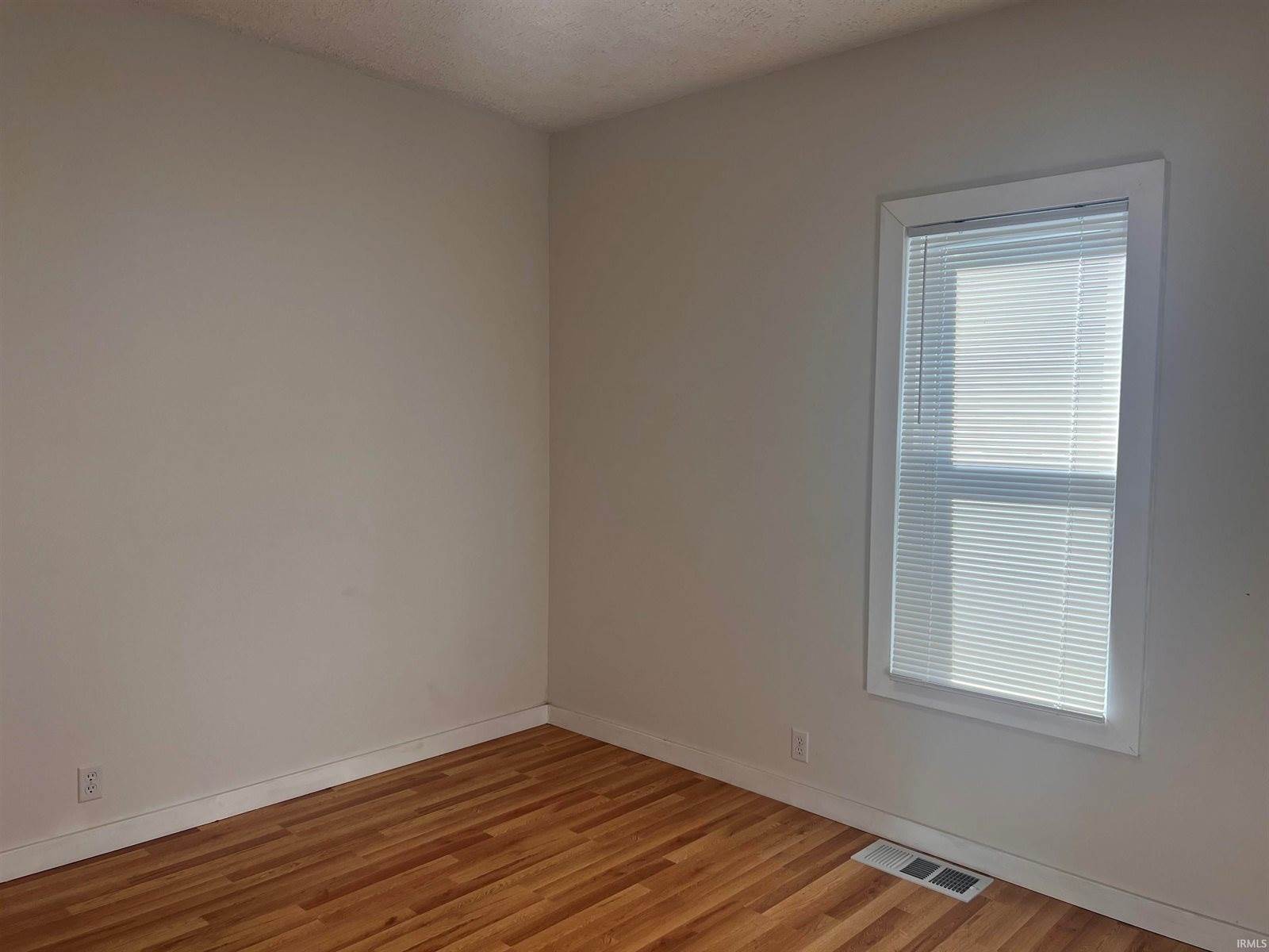 2004 S Walnut Street, Muncie, IN 47302