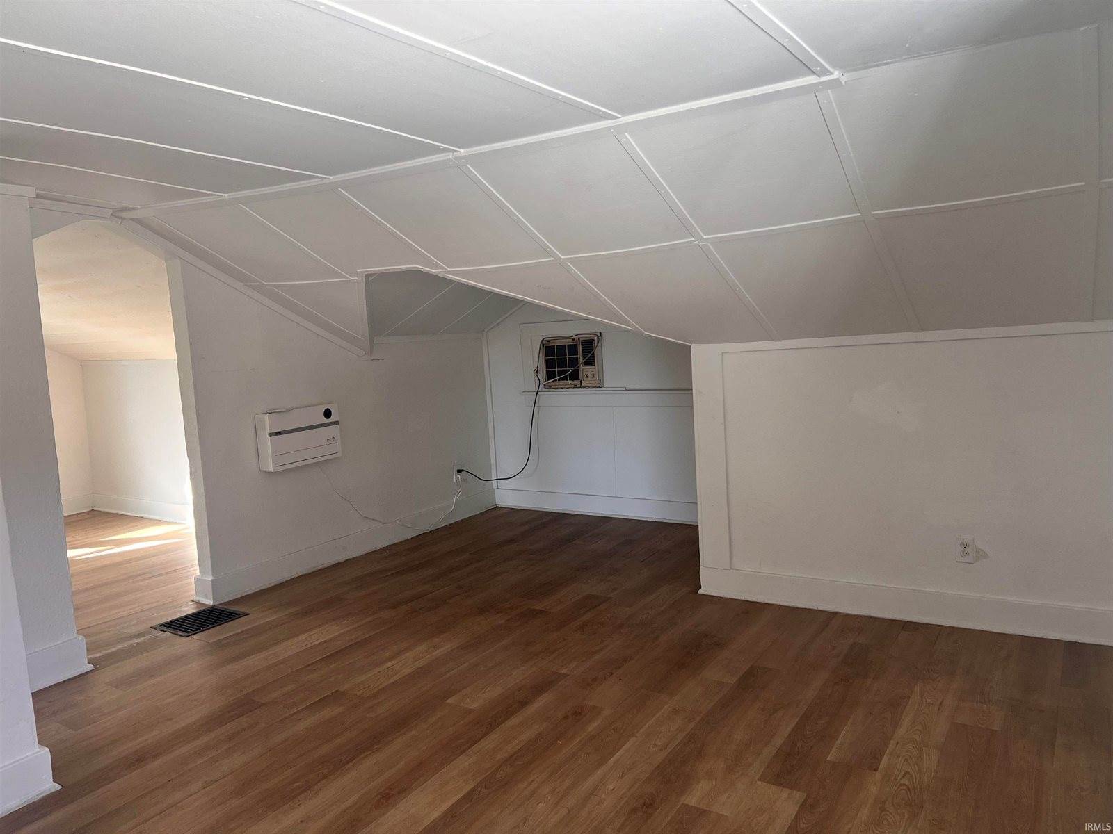 2004 S Walnut Street, Muncie, IN 47302