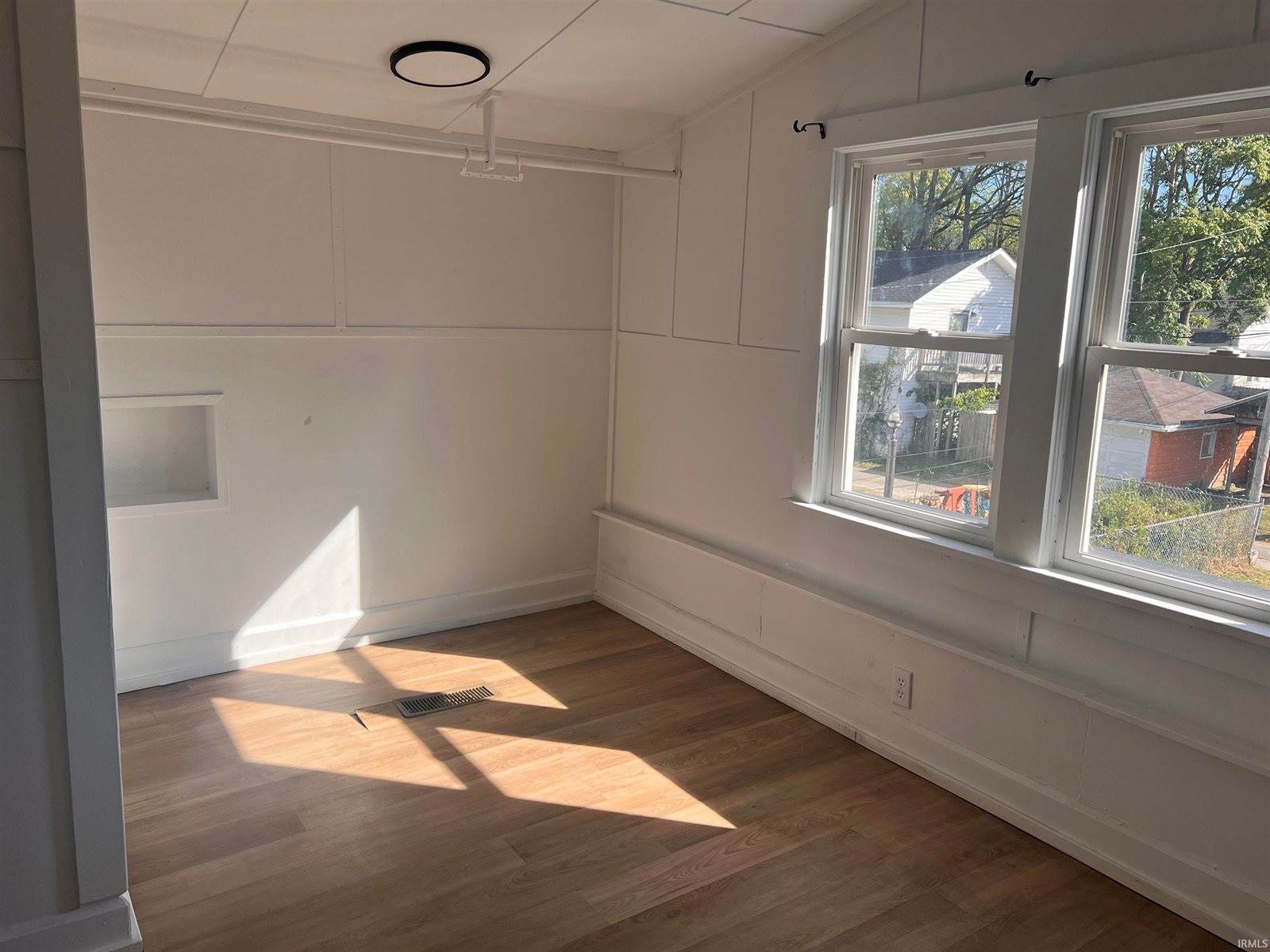 2004 S Walnut Street, Muncie, IN 47302