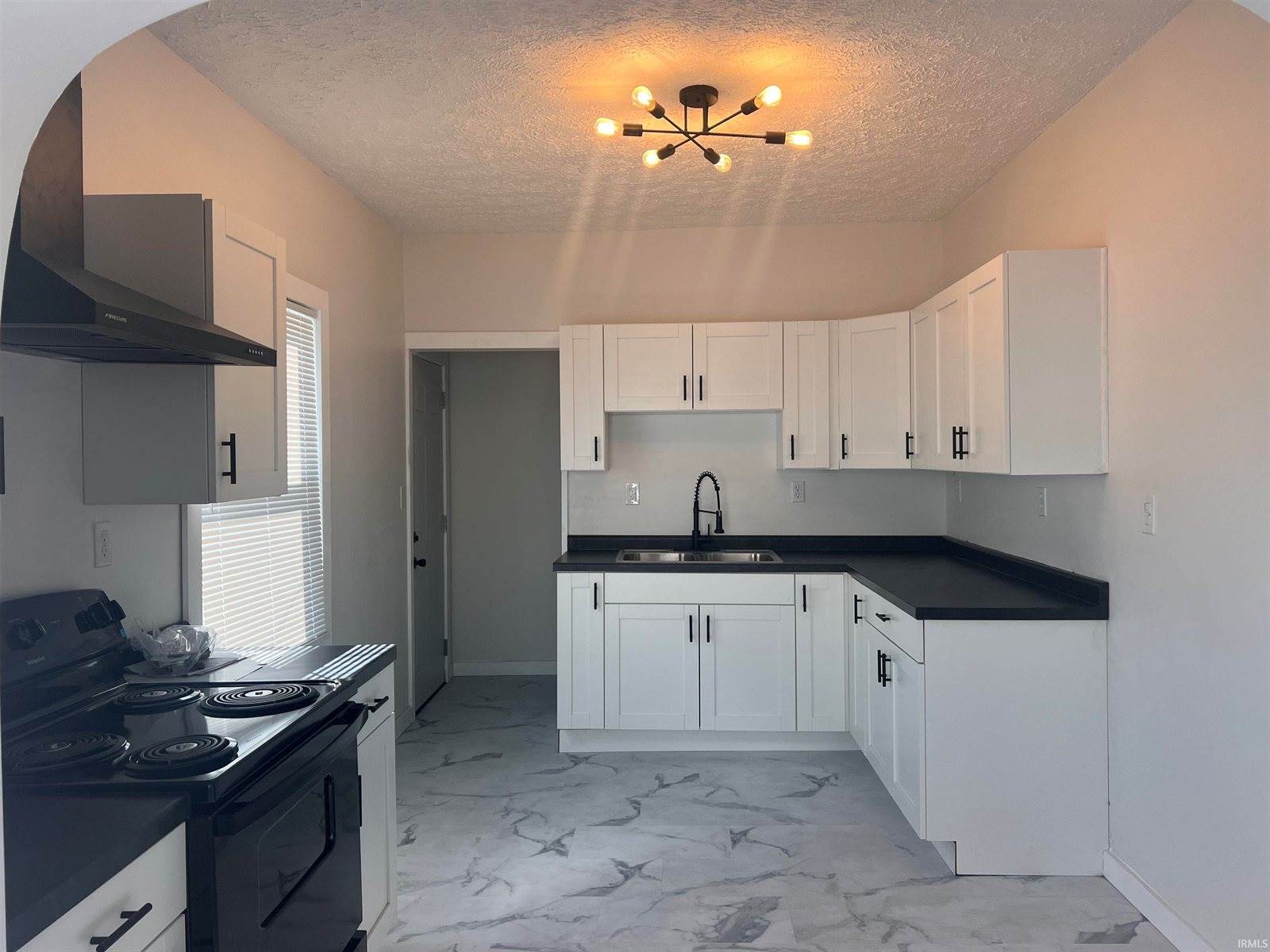 2004 S Walnut Street, Muncie, IN 47302