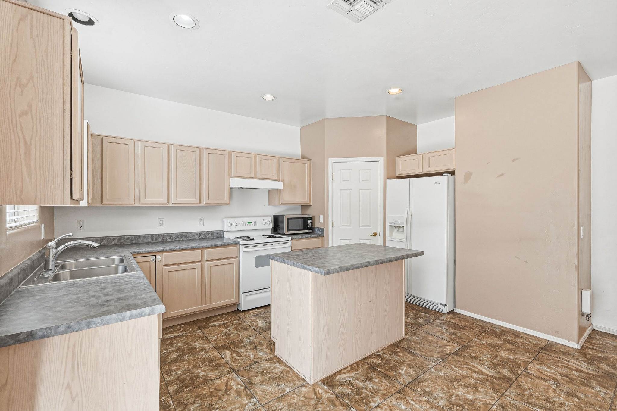 93 W Camino Presidio Quemado, Sahuarita, AZ 85629