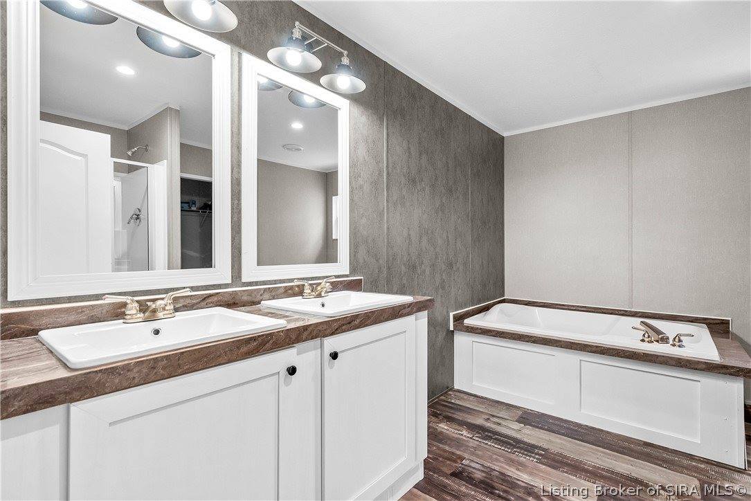 10109 South Maplewood Court, Pekin, IN 47165