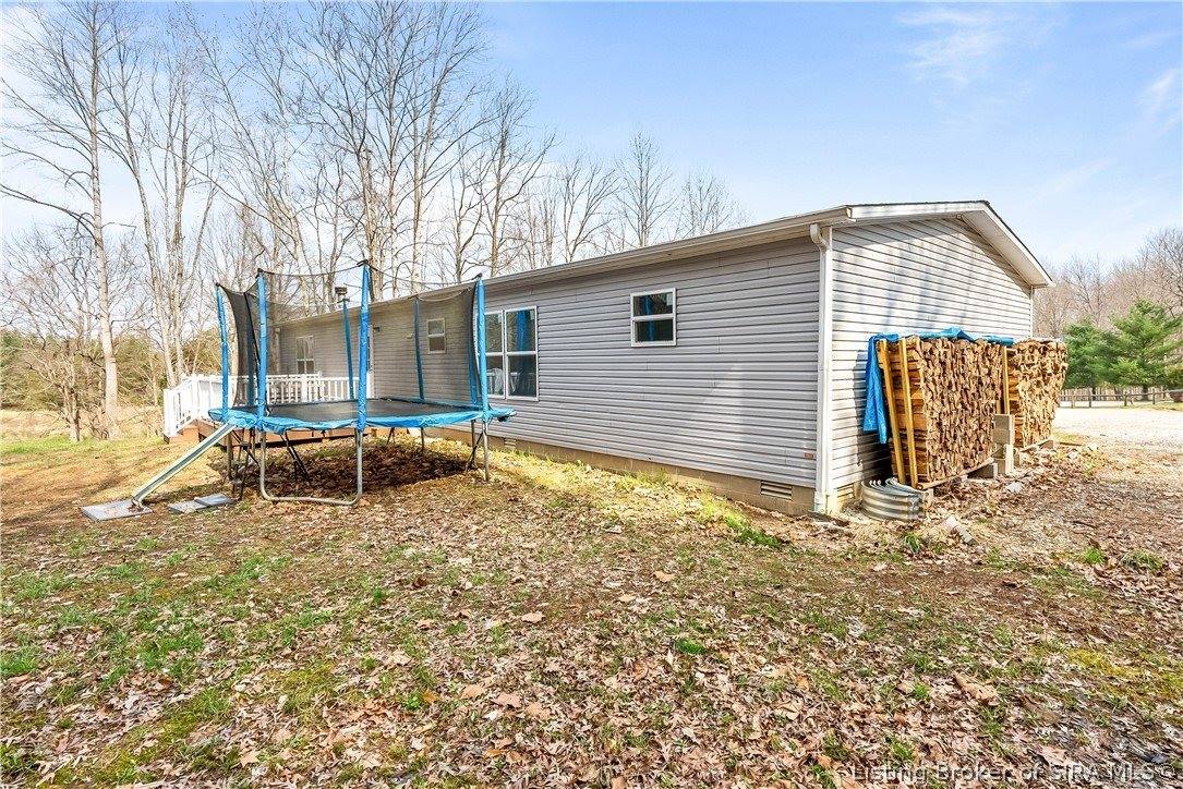 10109 South Maplewood Court, Pekin, IN 47165