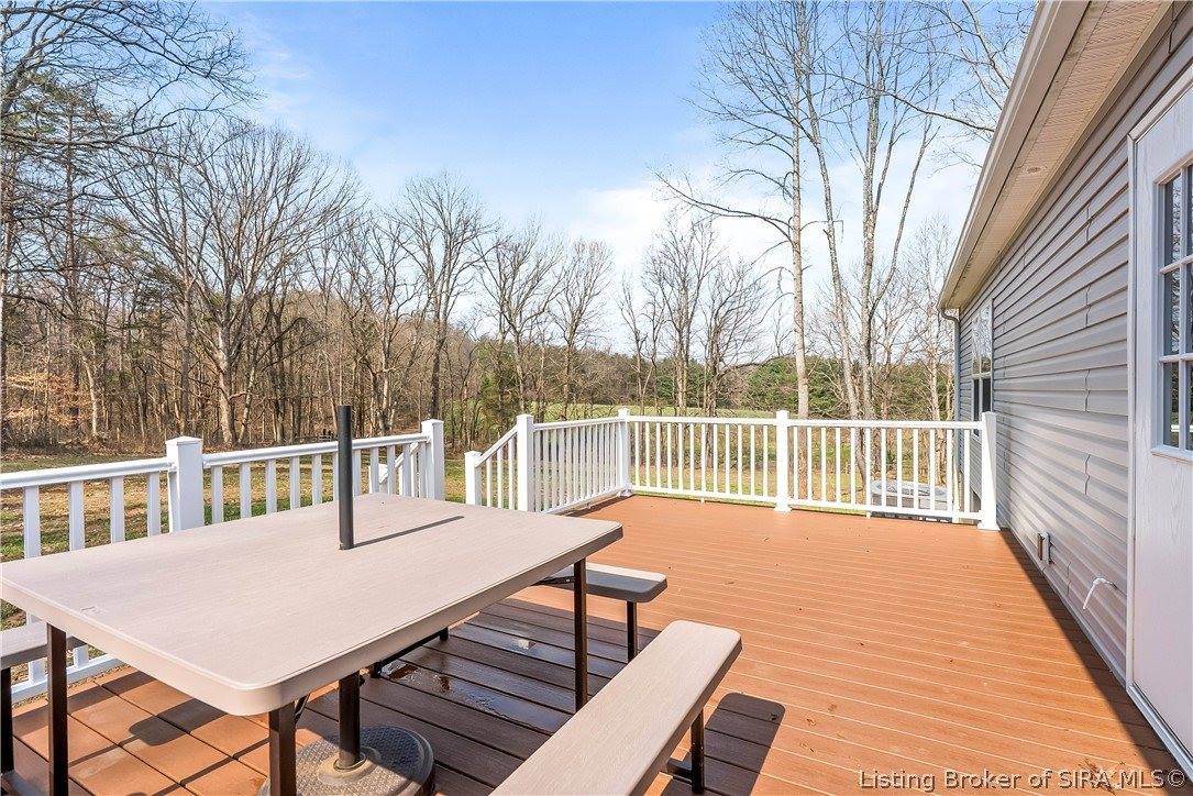 10109 South Maplewood Court, Pekin, IN 47165