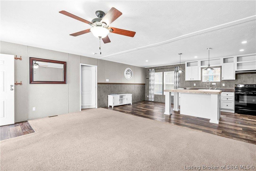 10109 South Maplewood Court, Pekin, IN 47165