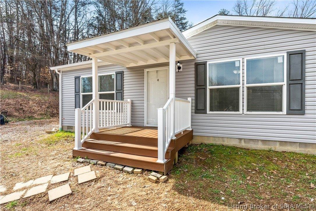 10109 South Maplewood Court, Pekin, IN 47165