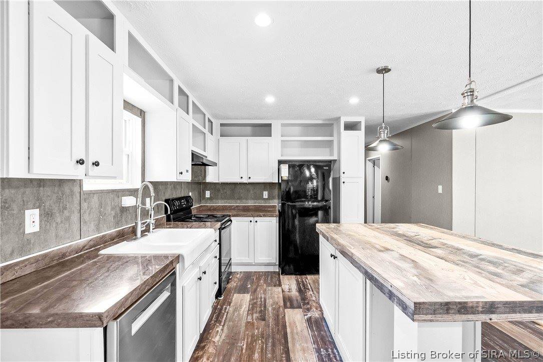 10109 South Maplewood Court, Pekin, IN 47165