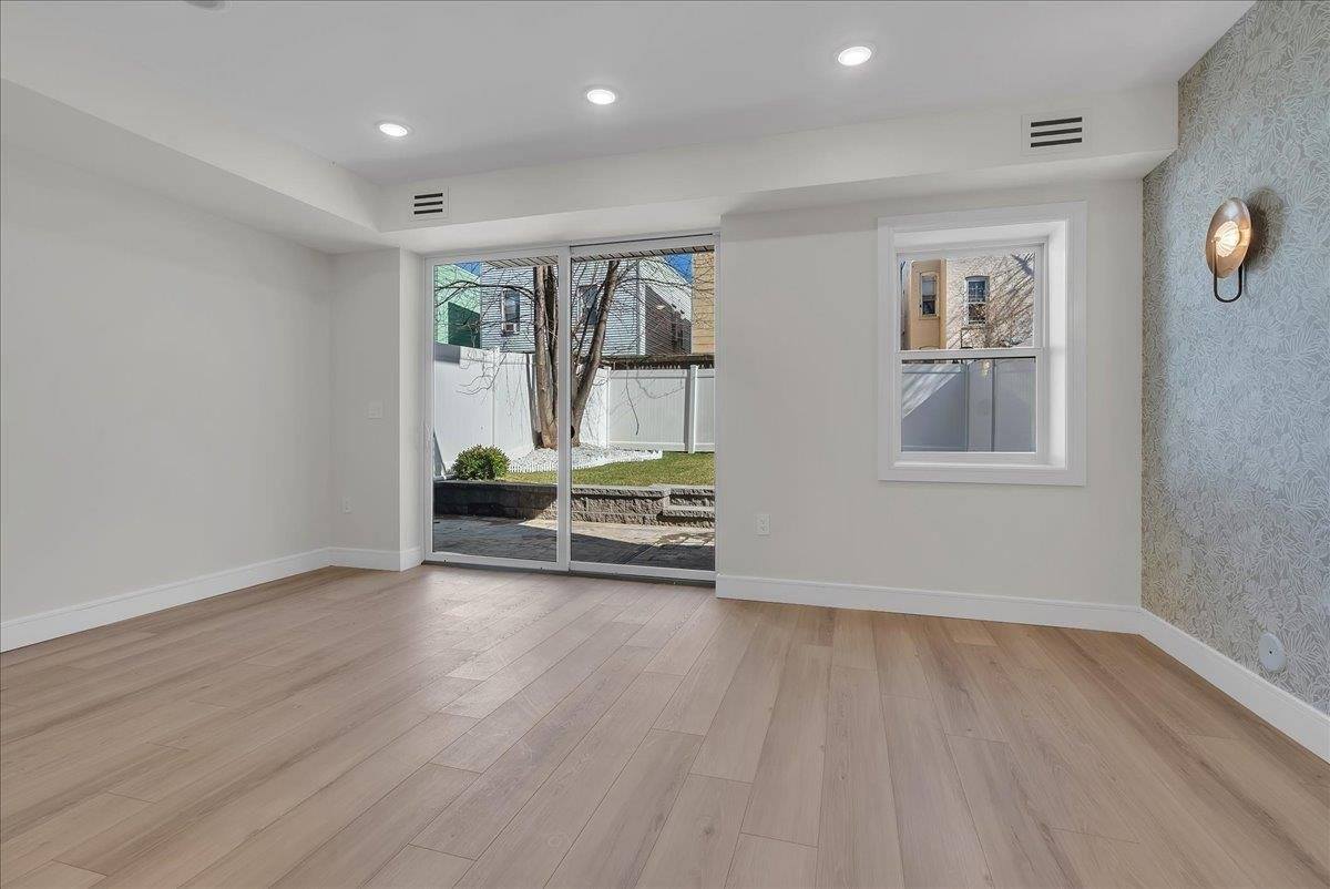 206 Clendenny Ave, JC, West Bergen, NJ 07304