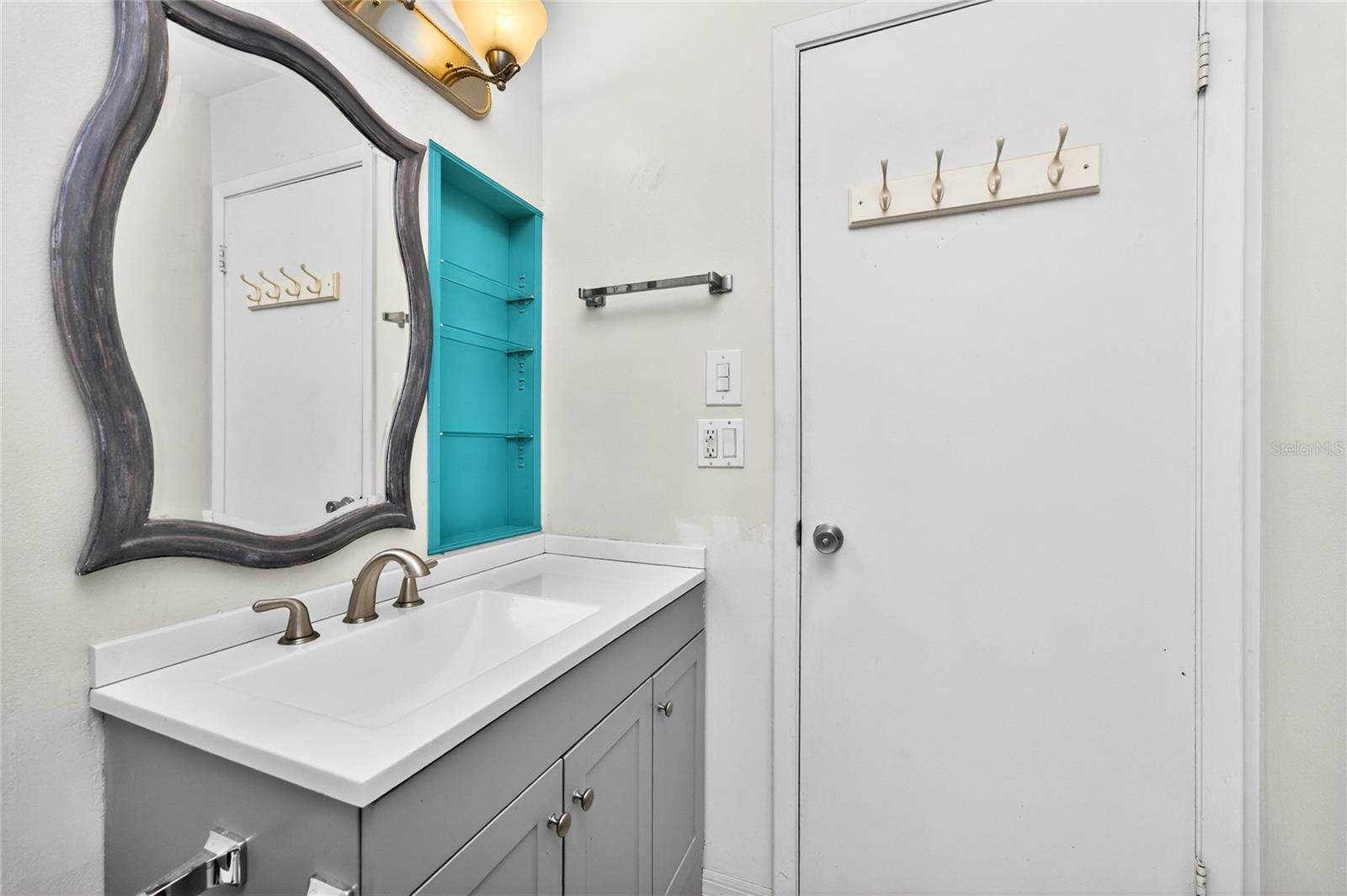 3972 Overlook Bend, #28, Sarasota, FL 34232