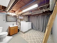 510 West Dewey Street, Freeport, IL 61032