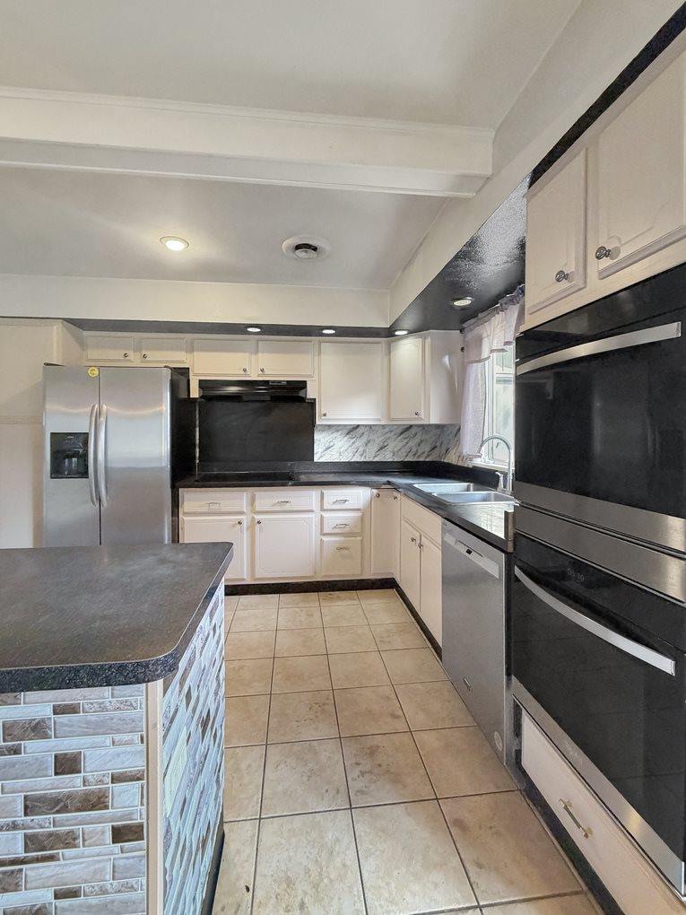 1318 Ridgefield Road, Freeport, IL 61032