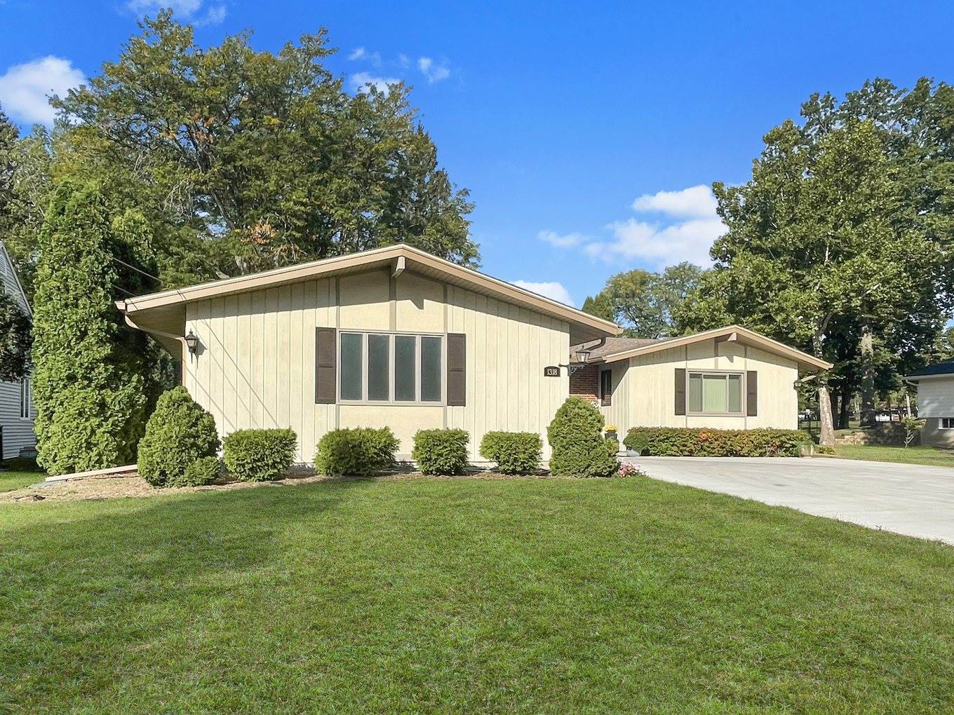 1318 Ridgefield Road, Freeport, IL 61032