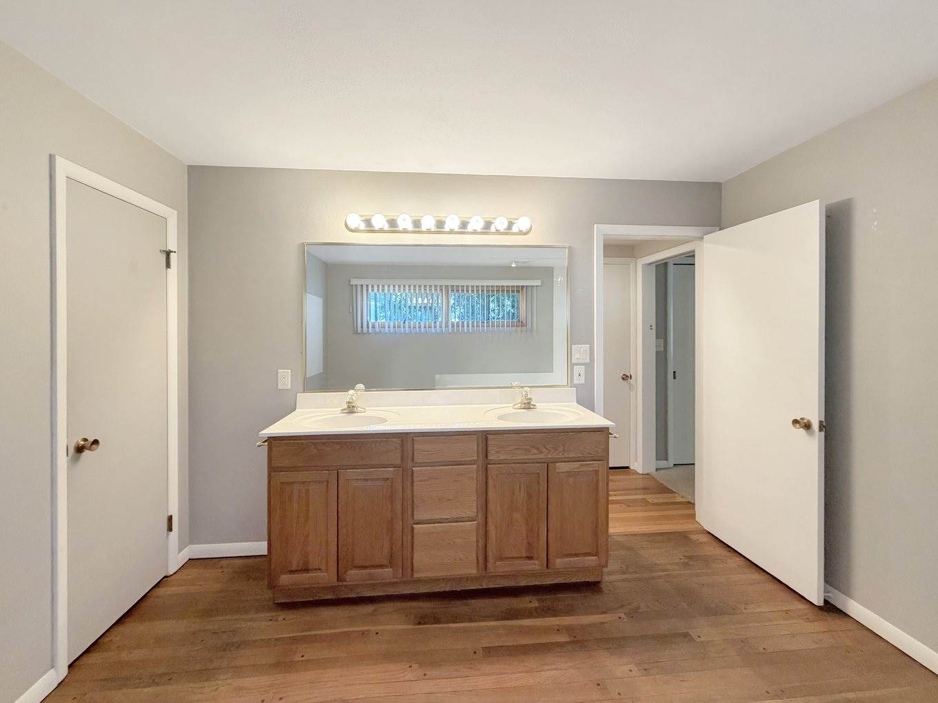 1318 Ridgefield Road, Freeport, IL 61032