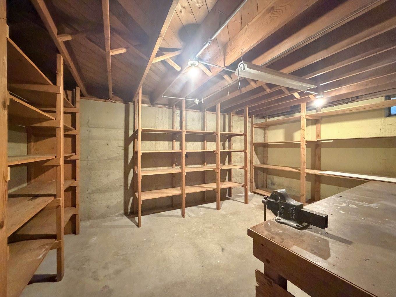 1318 Ridgefield Road, Freeport, IL 61032