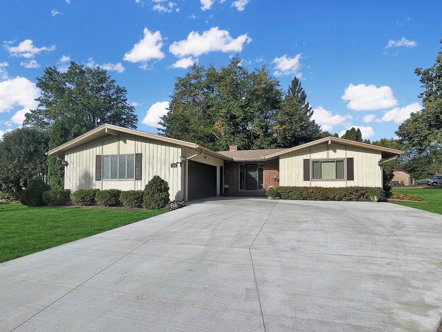 1318 Ridgefield Road, Freeport, IL 61032