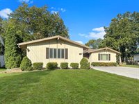 1318 Ridgefield Road, Freeport, IL 61032